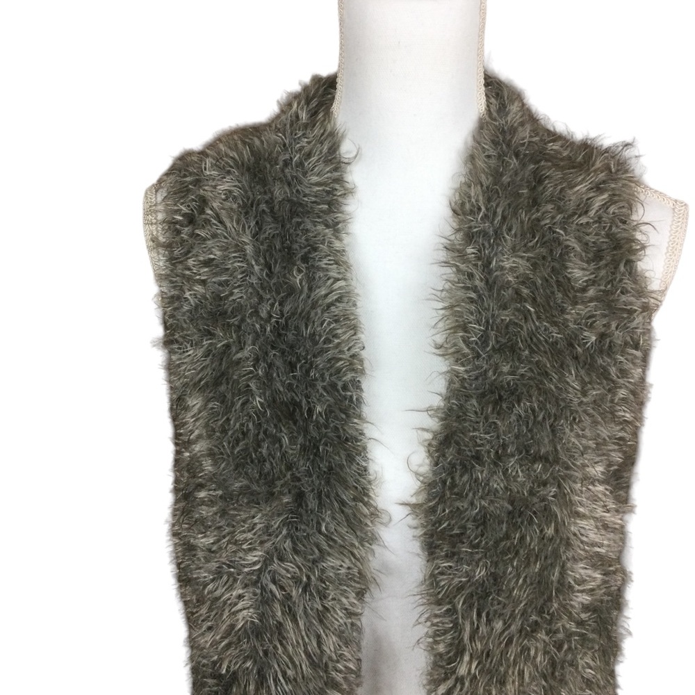 Cabi Faux Fur Brown Knit Sweater Vest Size Medium - Picture 2 of 9
